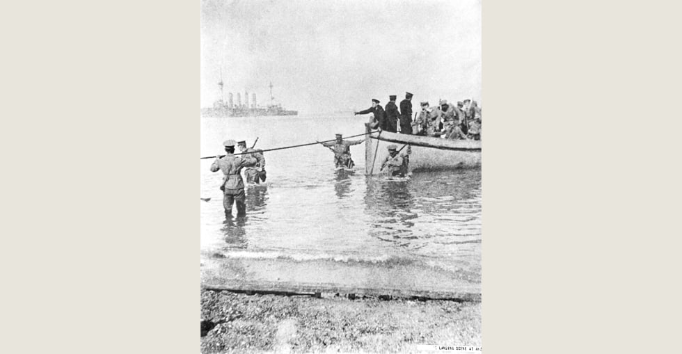 Troops disembark on the beach, 25 April 1915. Directed by sailors from a destroyer, a tie line is secured so troops can disembark on the beach.