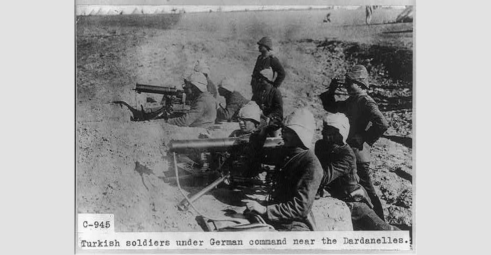 Turkish soldiers under German command near the Dardanelles